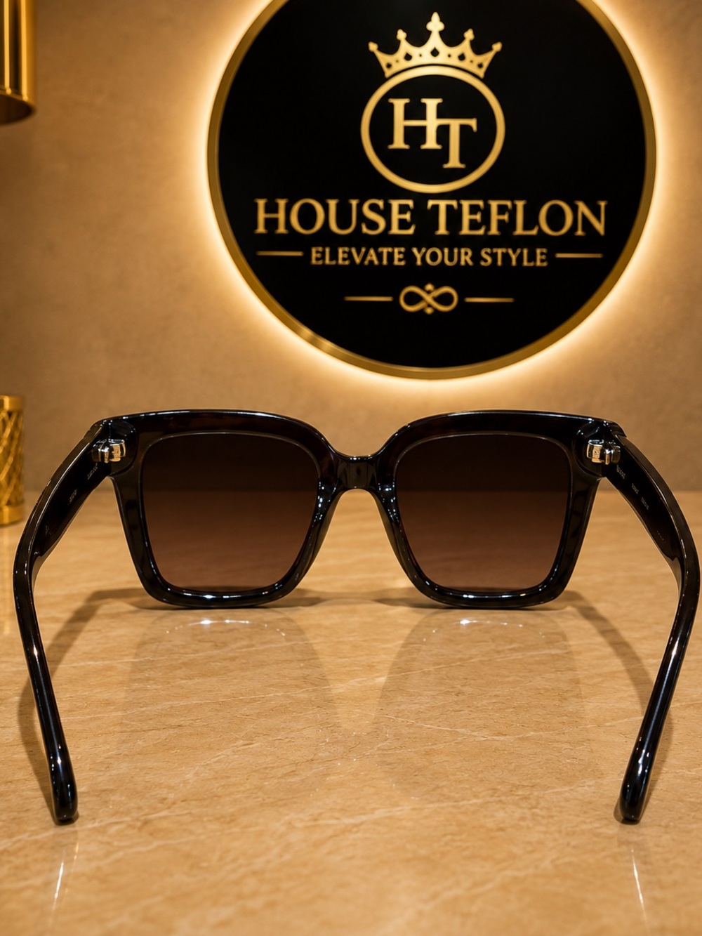 QUAY Oversized Square Sunglasses Black/Brown Gradient Lens.  Size: 52-21-145 - Picture 6 of 8